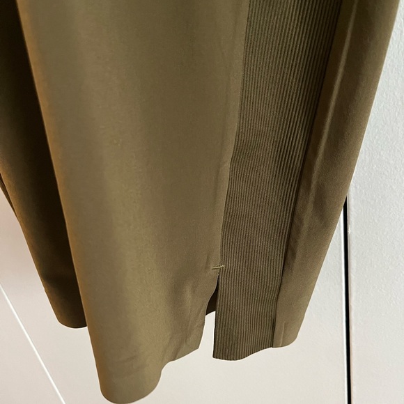 Athleta Brooklyn Mid Rise Ankle Pant - Size 6 - Picture 4 of 6